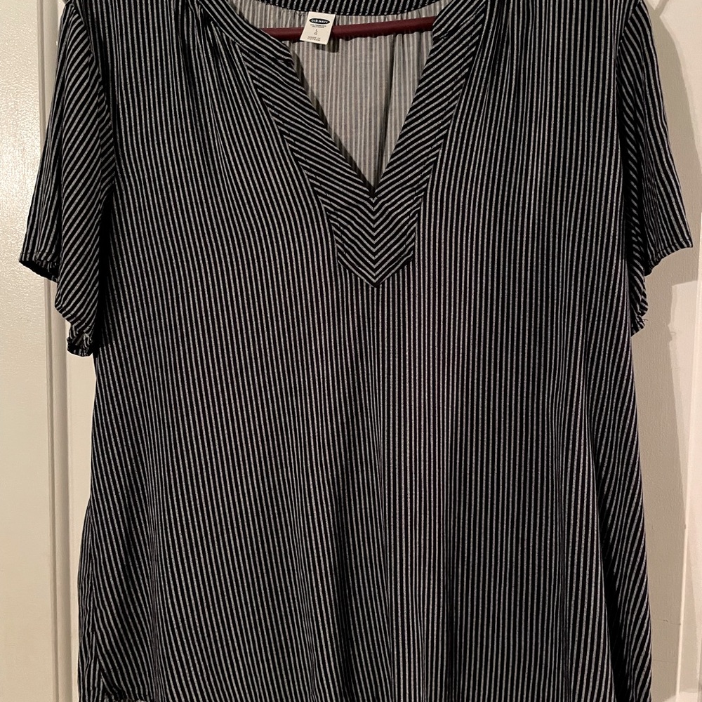 Old navy large cotton blue and grey stripped shirt.